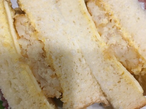 ハッシュドポテトのカレー風味サンドイッチ